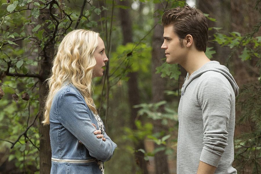 Stefan und Caroline: Kuss - Bildquelle: Warner Bros. Entertainment Inc
