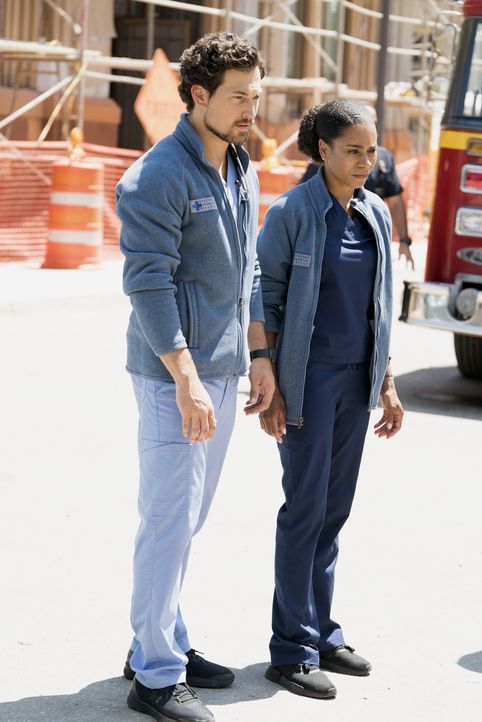 DeLuca (Giacomo Gianniotti, l.); Maggie (Kelly McCreary, r.) - Bildquelle: Eric McCandless 2018 American Broadcasting Companies, Inc. All rights reserved. / Eric McCandless