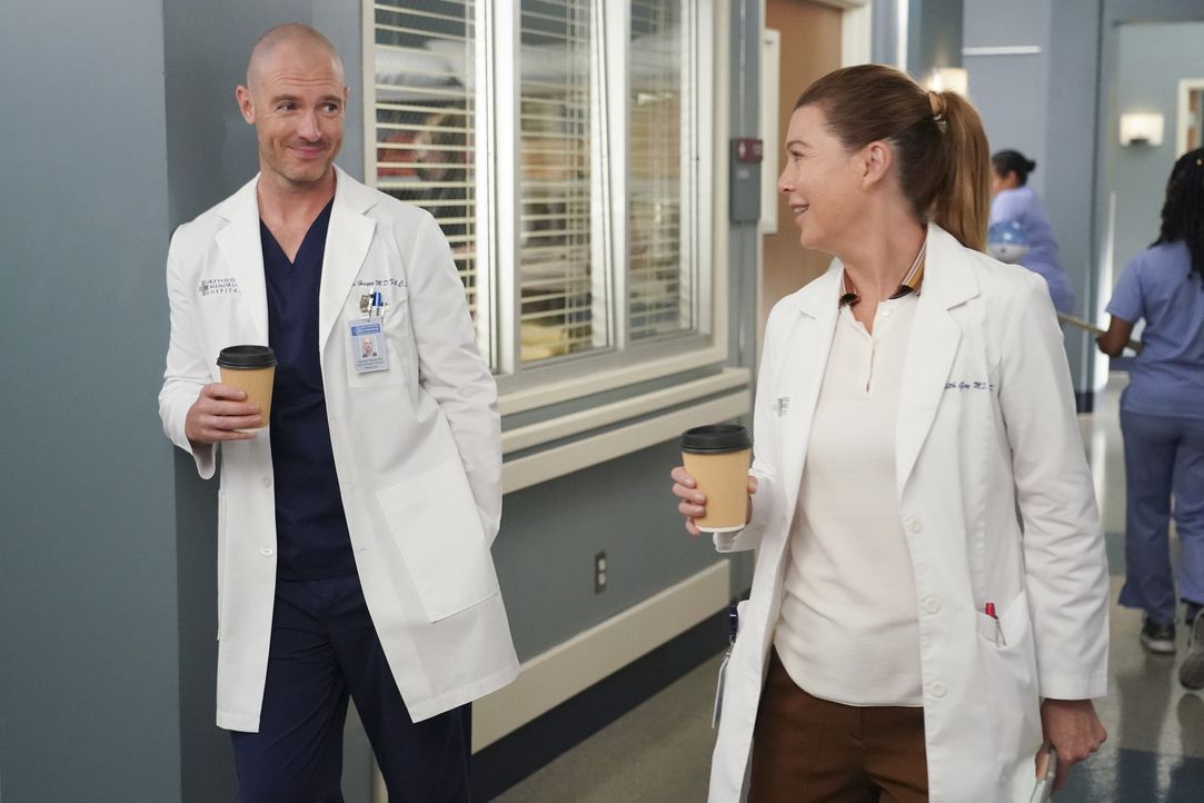 Dr. Cormac Hayes (Richard Flood, l.); Dr. Meredith Grey (Ellen Pompeo, r.) - Bildquelle: © 2021 American Broadcasting Companies, Inc. All rights reserved.