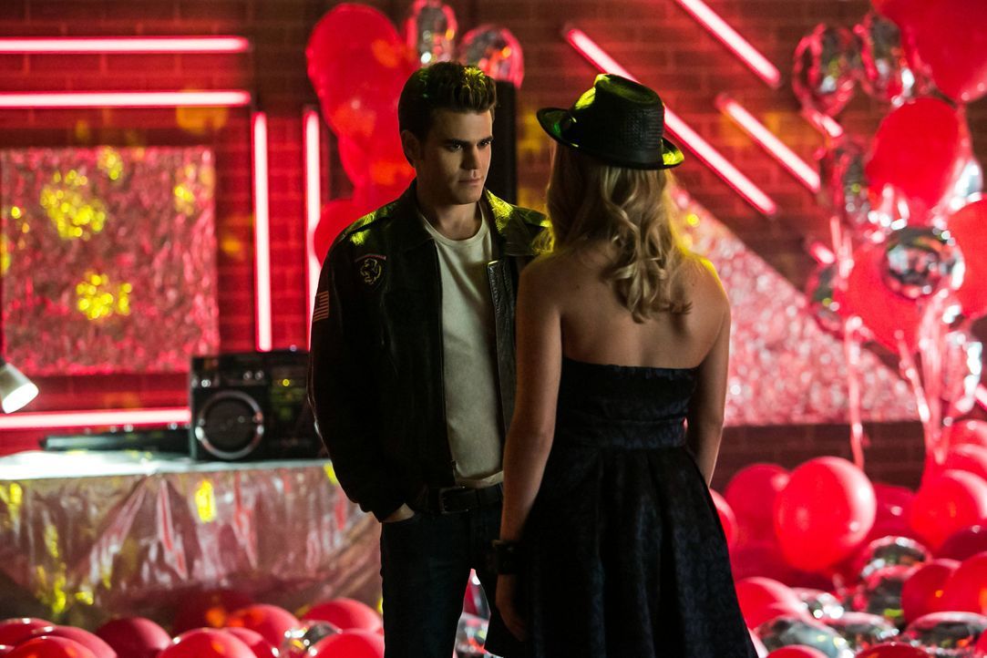 Stefan Salvatore und Rebekah  - Bildquelle: Warner Bros. Entertainment Inc.