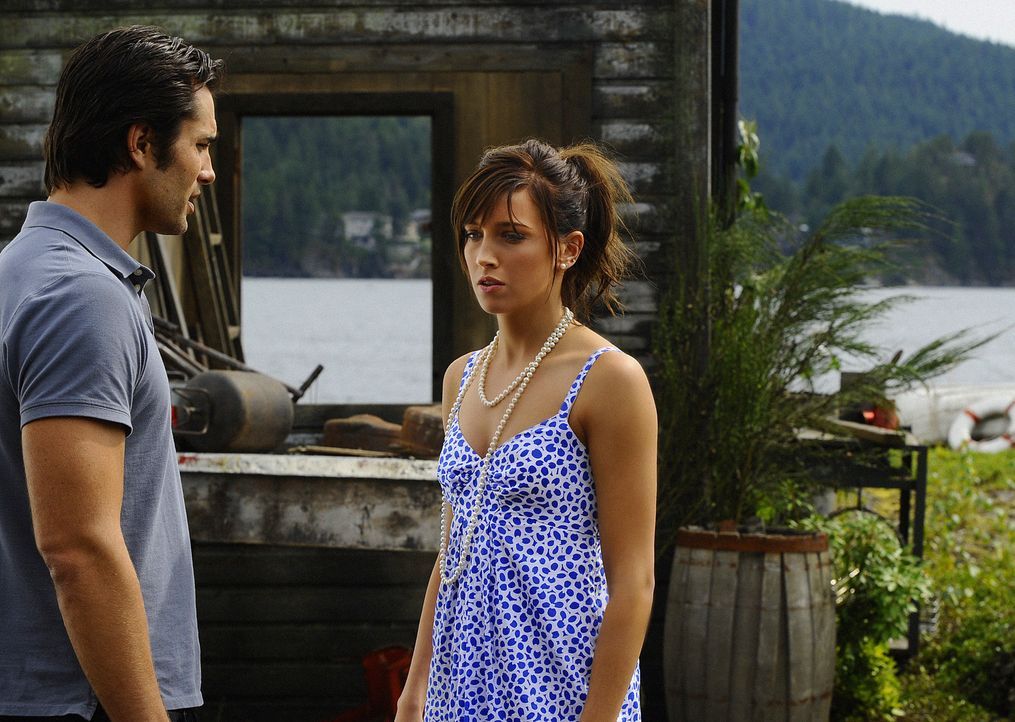 Trish (Katie Cassidy, r.) verbietet ihrem Ex-Freund Hunter (Victor Webster, l.), sie noch einmal aufzusuchen. Sie wird Henry heiratet - komme, was d... - Bildquelle: 2009 CBS Studios Inc. All Rights Reserved.