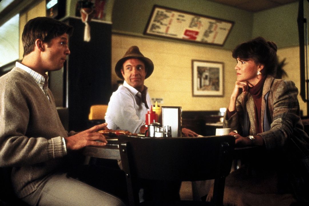 Rupert (Jeff Bridges, l.) kann es weder sehen noch glauben, doch Kays (Sally Field, r.) verstorbener Mann Jolly (James Caan, M.) weilt als Geist im... - Bildquelle: Twentieth Century Fox Film Corporation