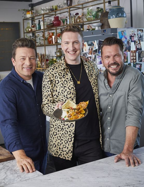 (v.l.n.r.) Jamie Oliver; Joe Lycett; Jimmy Doherty - Bildquelle: Steve Ryan 2019 Jamie Oliver Enterprises Ltd. / Steve Ryan