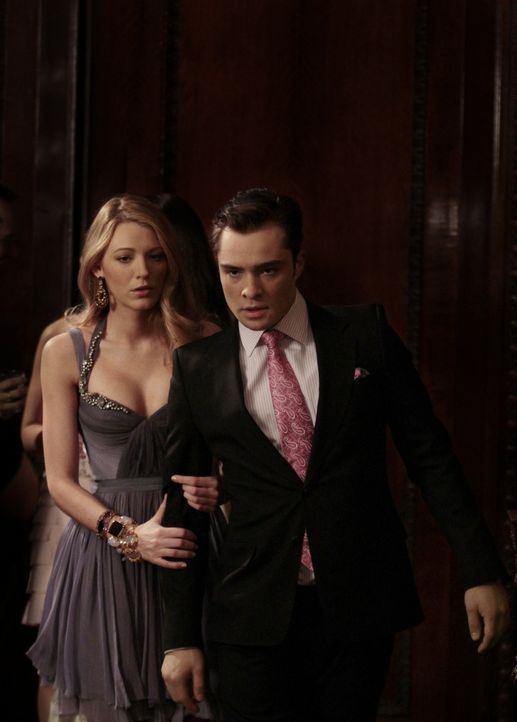 Können nicht glauben, dass Blair mit Louis zusammen ist: Chuck (Ed Westwick, r.) und Serena (Blake Lively, l.) ... - Bildquelle: Warner Bros. Television
