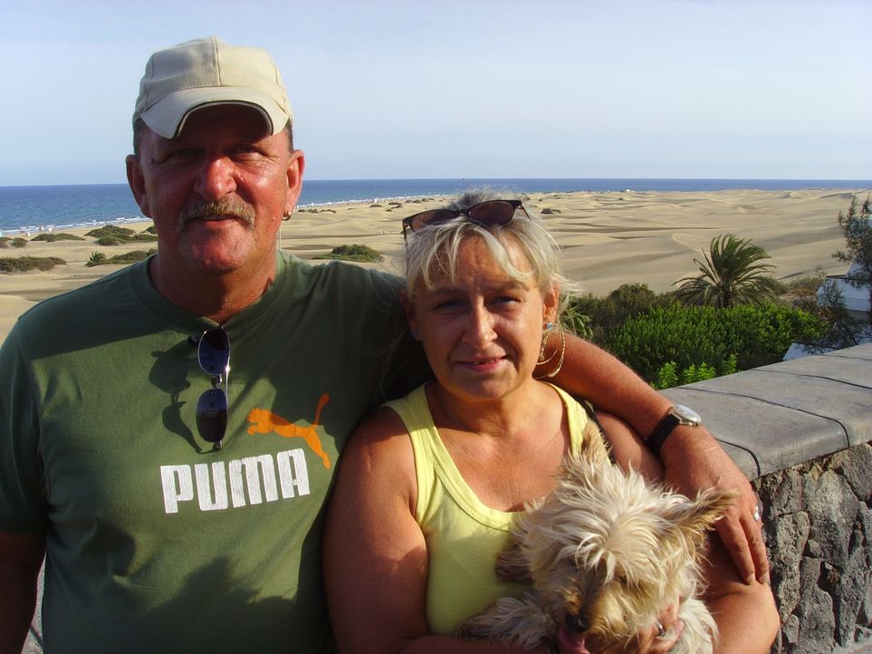 Gisela (50) und Norbert (51) lassen alles hinter sich - sie geben ihre Kneipe auf und verkaufen ihren ganzen Hausstand - um unter spanischer Sonne n... - Bildquelle: kabel eins