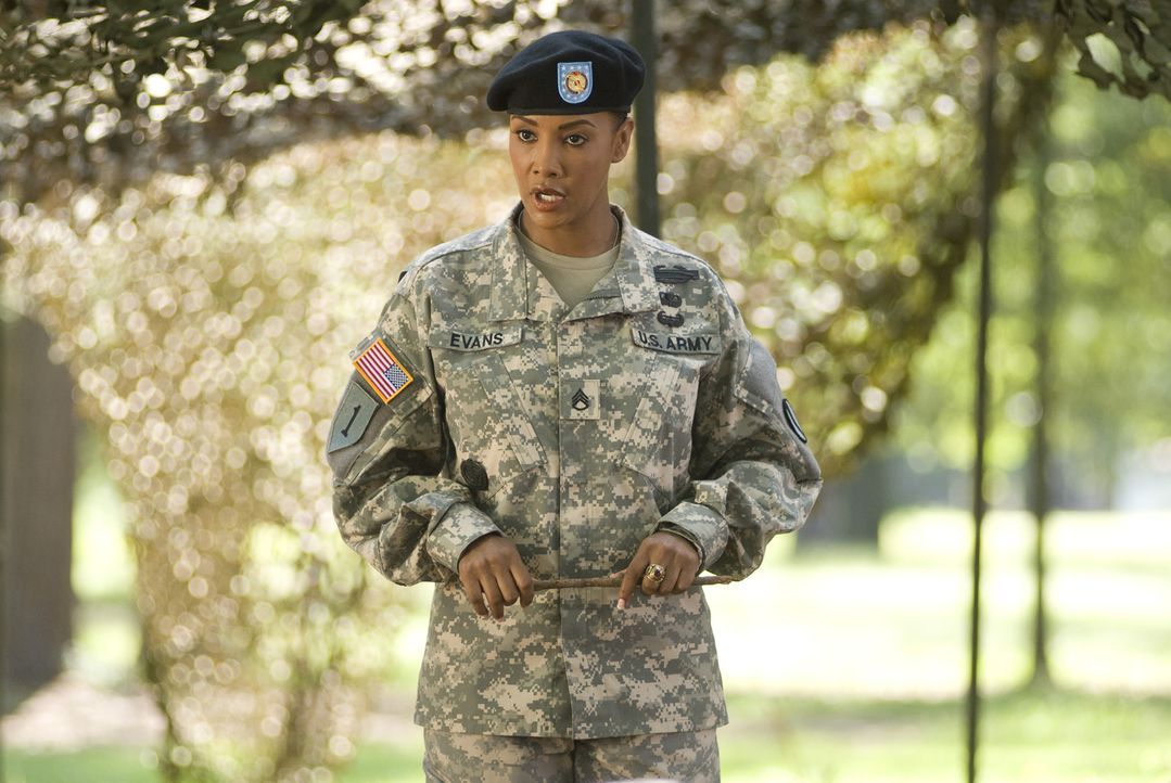 Sergeant Louisa Morleys (Vivica A. Fox) Vorstellung nach besteht man die Ausbildung nur dann, wenn man im wahrsten Sinne des Wortes Blut und Wasser... - Bildquelle: 2007 MAJOR PRODUCTIONS, INC.