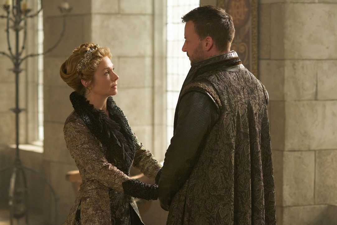 Wie wird Catherine (Megan Follows, l.) regieren, als Mary sie in ihre Pläne einweiht? Wird sie Narcisse (Craig Parker, r.) zu einem Verbündeten mach... - Bildquelle: Sven Frenzel 2016 The CW Network, LLC. All rights reserved.