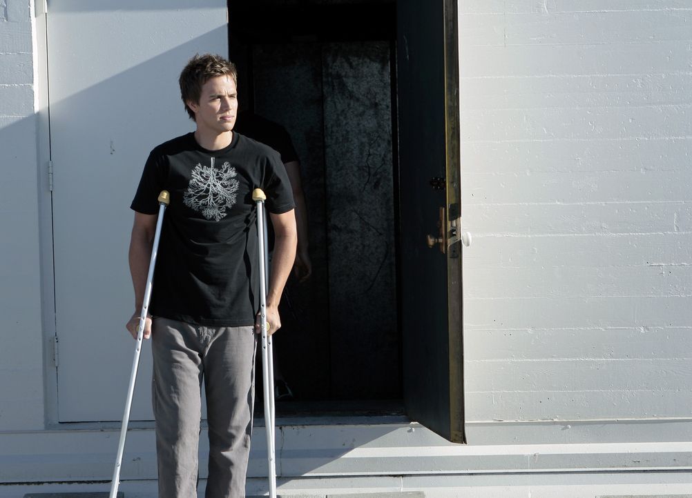 Als Declan (Chris Olivero) erfährt, dass Jessie vom Dach springen will, macht er sich sofort auf den Weg ... - Bildquelle: TOUCHSTONE TELEVISION