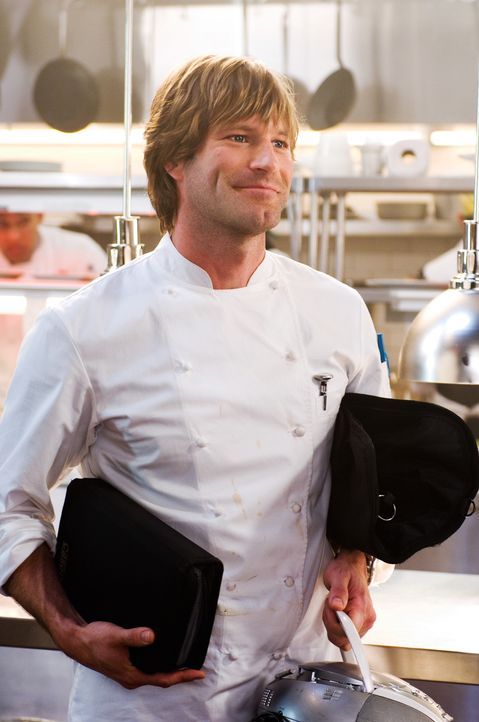 Schlagfertig, charmant und immer fröhlich präsentiert sich der neue Koch Nick (Aaron Eckhart) in dem Manhattner Nobelrestaurant. Alle sind über d... - Bildquelle: Warner Bros.