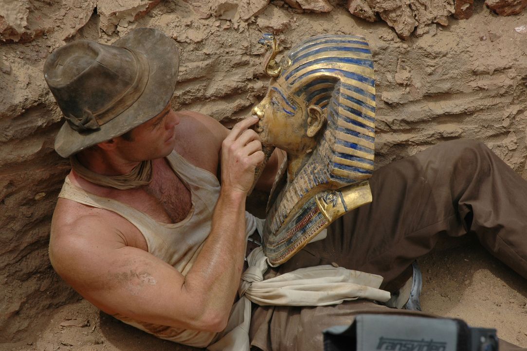 1922 ist Ägypten im Ausgrabungsfieber. Der ehrgeizige junge Archäologe Danny Freemont (Casper Van Dien) ist auf der Suche nach dem vierten Teilst - Bildquelle: 2006 RHI Entertainment Distribution, LLC