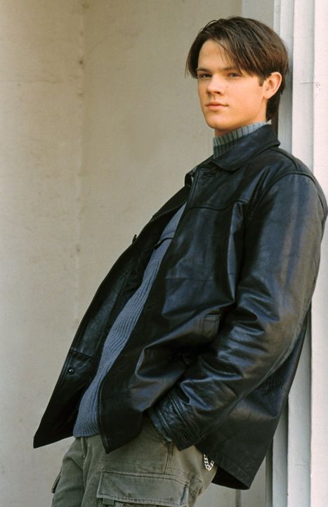 (1. Staffel) - Als der attraktive Dean (Jared Padalecki) nach Stars Hollow kommt, verdreht er Rory sofort den Kopf. Hat die junge Liebe eine Chance? - Bildquelle: 2000 Warner Bros.
