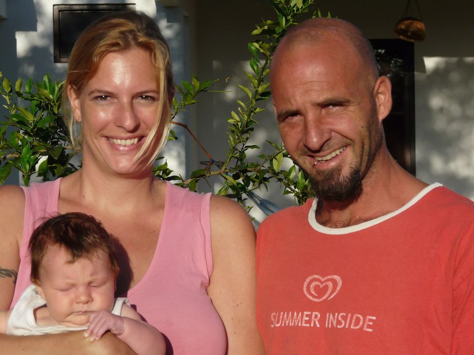Gemeinsam mit ihren zwei Freunden haben die Münchner Mick Höllerer (32) und Hedi Lammerer (29) ein kleines Hotel in Santa Catalina in Panama aufge... - Bildquelle: kabel eins