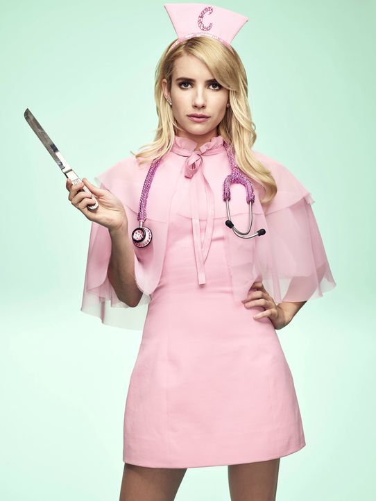 (2. Staffel) - Als angehende Medizinstudentin beginnt Chanel (Emma Robert) tatsächlich, im kuriosen Krankenhaus von Cathy Munsch zu arbeiten. Ist da... - Bildquelle: Tommy Garcia 2016 Fox and its related entities.  All rights reserved.