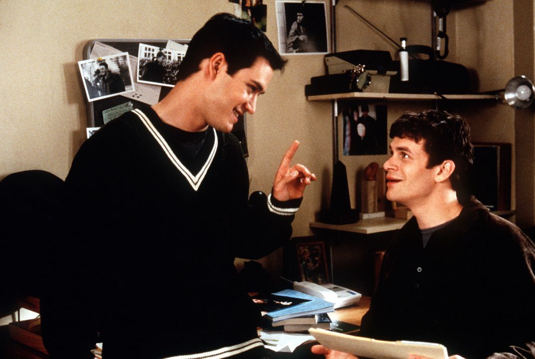 Cooper (Mark-Paul Gosselaar) weiß, wie er und sein Zimmergenosse Josh (Tom Everett Scott) das Semester schaffen könnten ... - Bildquelle: Paramount Pictures