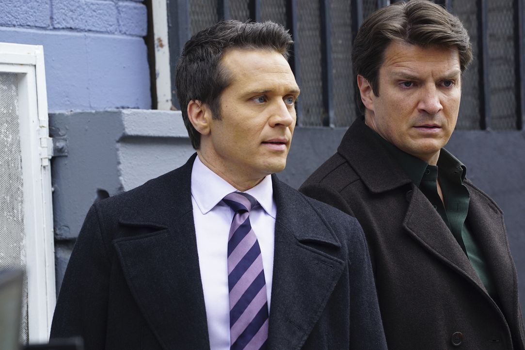 Castle (Nathan Fillion, r.) und Ryan (Seamus Dever, l.) sind beunruhigt, als eine alte Flamme von Esposito kurzzeitig aus dem Gefängnis entlassen wi... - Bildquelle: Richard Cartwright 2016 American Broadcasting Companies, Inc. All rights reserved. / Richard Cartwright