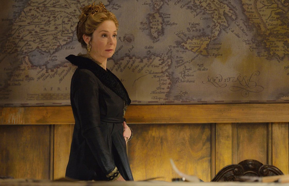 Ihre Vergangenheit scheint Catherine (Megan Follows) immer mehr einzuholen ... - Bildquelle: Ben Mark Holzberg 2016 The CW Network, LLC. All rights reserved.
